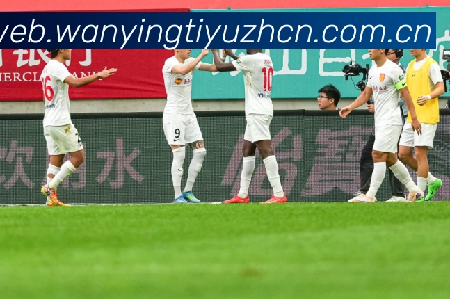 一级方程式赛场风云维斯塔潘引领速度与激情的巅峰对决成长观察:最新赛事动态与深度分析 一级方程式赛场风云维斯塔潘引领速度与激情的巅峰对决成长观察:最新赛事动态与深度分析
